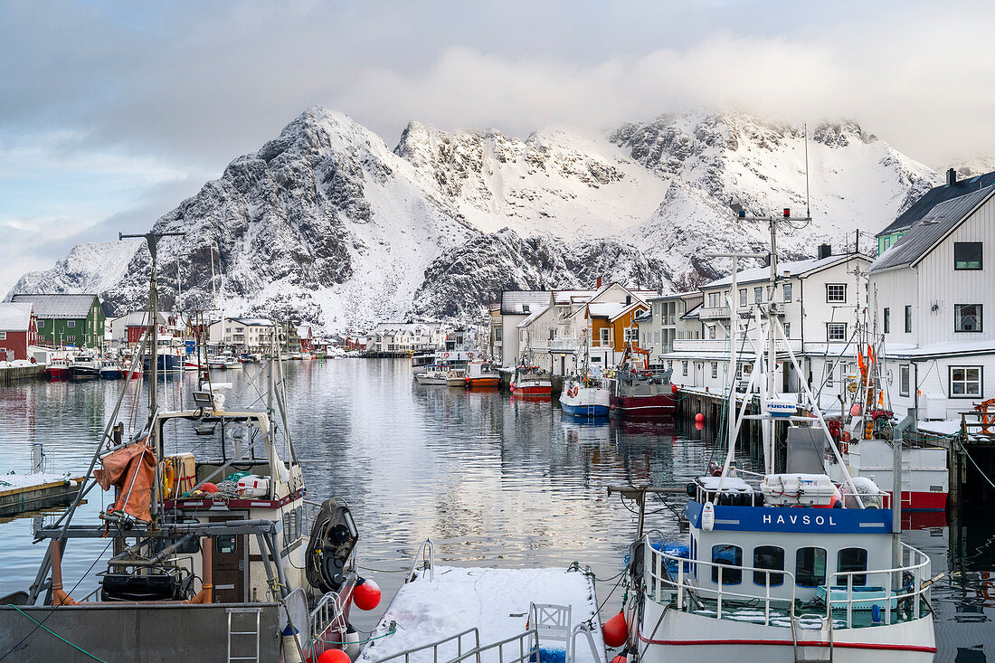 Henningsvaer Hafen, Lofoten Inseln, Nordland, Norwegen.