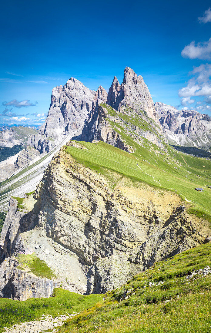Erhöhte Ansicht, von der Spitze des Seceda-Berges, des Odle-Gebirges, des Puez-Odle-Naturparks, Trentino Südtirol, Italien