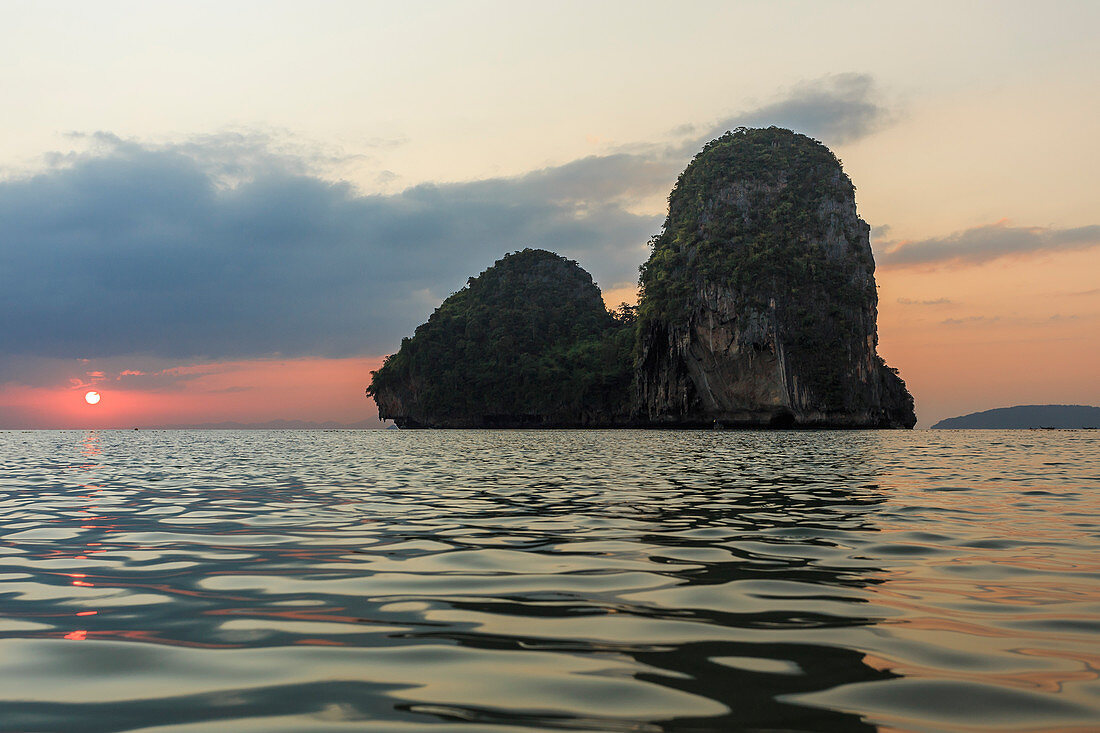 Phra Nang Strand bei Sonnenuntergang, Railay, Krabi, Thailand, Südostasien