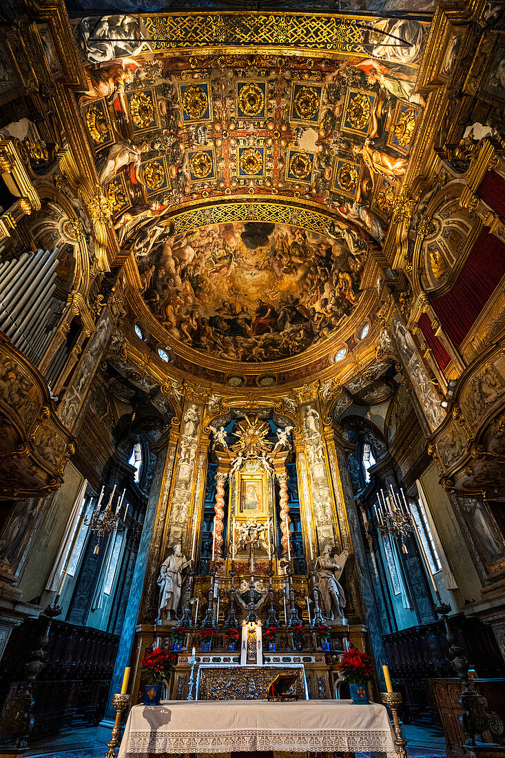Verziertes Interieur der Basilika Santa Maria della Steccata. Parma, Emilia Romagna, Italien, Europa.