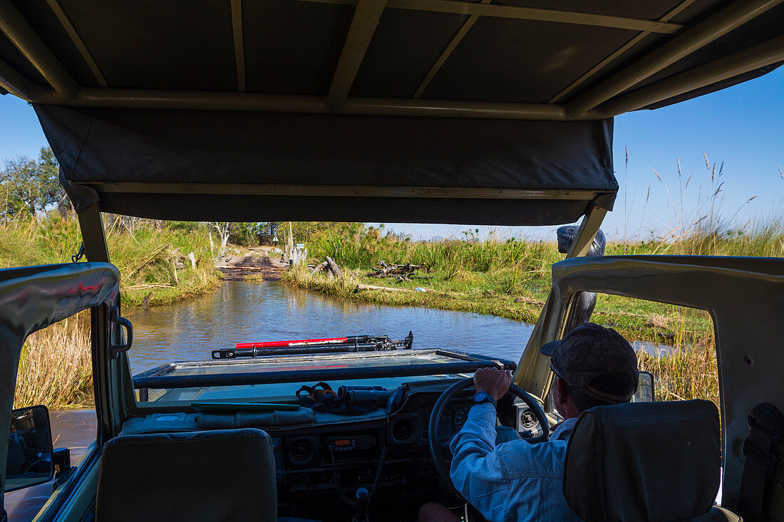 Geländewagen im Moremi Game Reserve, Okavango Delta, Botswana.