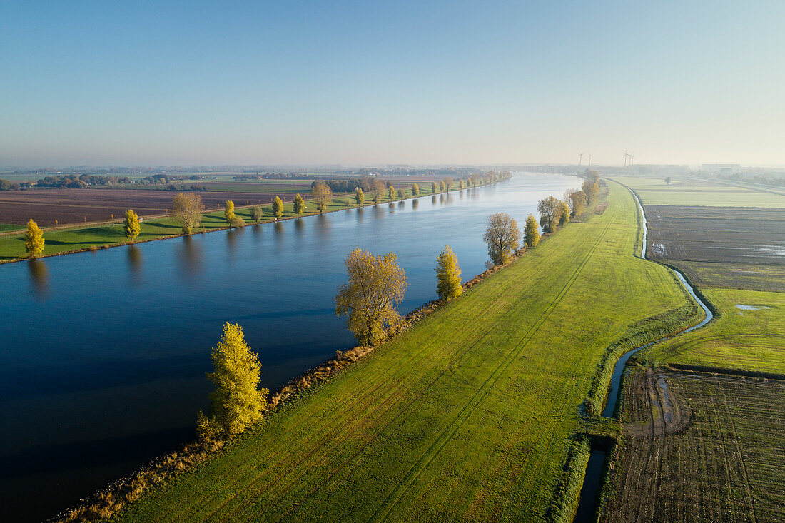 Overdiepse Polder, Schutz der Stadt und der umliegenden Gebiete vor Hochwasser, Sprang-Capelle, Noord-Brabant, Niederlande
