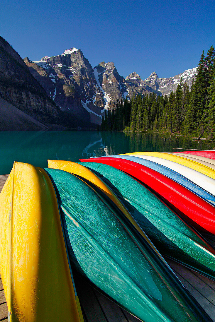 Overturned canoes, Moraine Lake, Valley of the Ten Peaks, Banff National Park, Rocky Mountains, Alberta, Canada