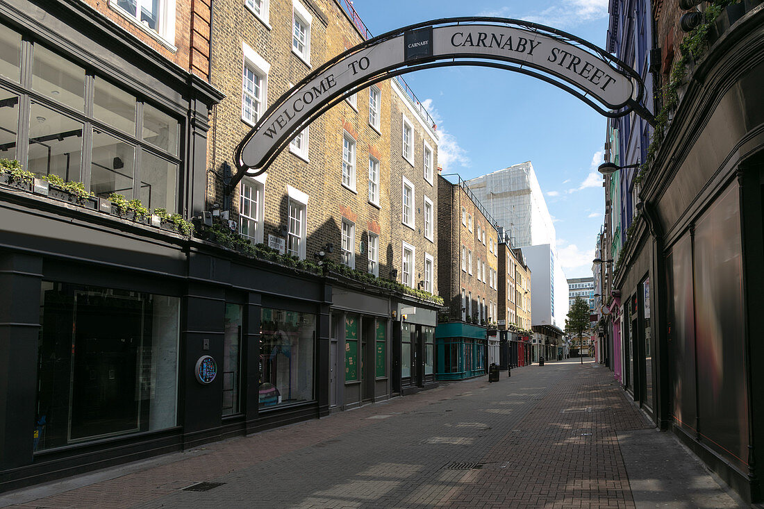 Blick entlang der leeren Carnaby Street in London während der Corona-Virus-Krise