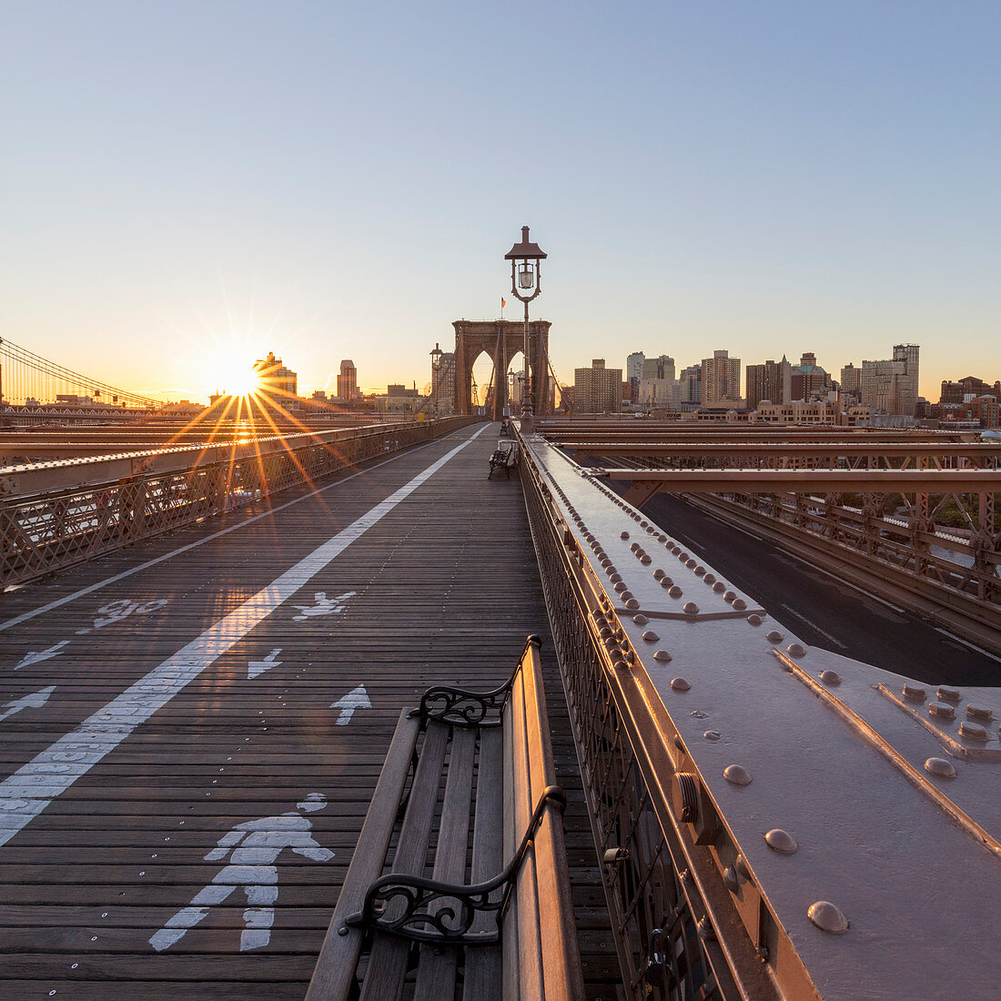 Blick über die Brooklyn Bridge, New York City, USA während der Corona-Virus-Krise