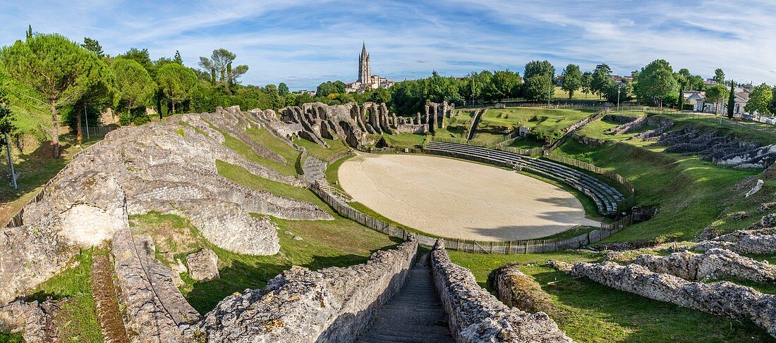 Frankreich, Charente Maritime, Saintonge, Saintes, das römische Amphitheater, das um 40 n. Chr. Mit einer Kapazität von 12 000 bis 18 000 Plätzen erbaut wurde