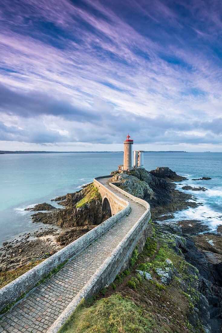 Frankreich, Finistère, Iroise-Meer, Brulet von Brest, Plouzane, Pointe du Petit Minou, Leuchtturm Petit Minou