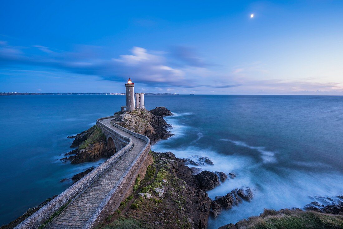 Frankreich, Finistère, Iroise-Meer, Brulet von Brest, Plouzane, Pointe du Petit Minou, Leuchtturm Petit Minou