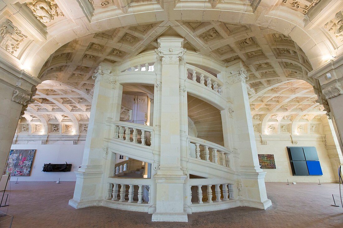 Frankreich, Loir et Cher, Loiretal, das von der UNESCO zum Weltkulturerbe erklärt wurde, Chambord, das königliche Schloss, die große Treppe, die Leonardo Da Vinci zugeschrieben wird