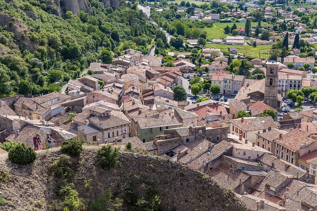Frankreich, Alpes-de-Haute-Provence, Les Mees, die Dorfansicht seit dem Weg des Büßers von Mees