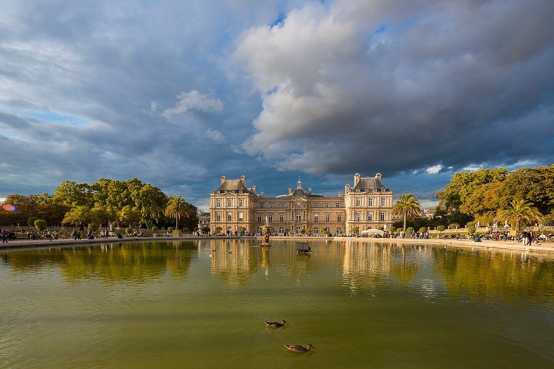 Frankreich, Paris, Luxemburg-Garten, Palais du Luxembourg und Sitz des Senats seit 1799