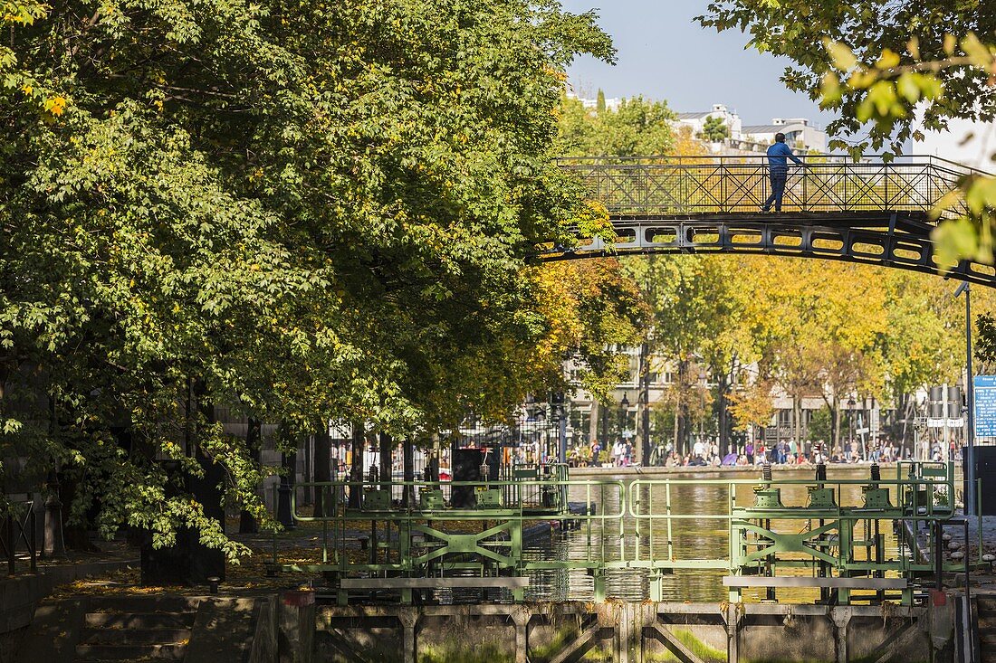 Frankreich, Paris, Bassin de la Villette, das größte künstliche Gewässer in Paris, Schleuse, die den Canal de l'Ourcq mit dem Canal Saint-Martin verbindet, Kreuzfahrt auf den Kanälen