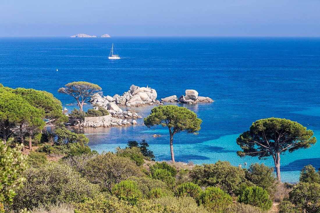 Frankreich, Südkorsika, Porto-Vecchio, Palombaggia, Granitfelsen des Strandes von Tamaricciu