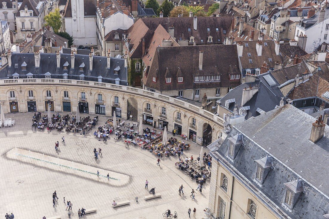 Frankreich, Côte d'Or, Dijon, Befreiungsplatz vom Turm Philippe le Bon des Palastes der Herzöge von Burgund aus gesehen