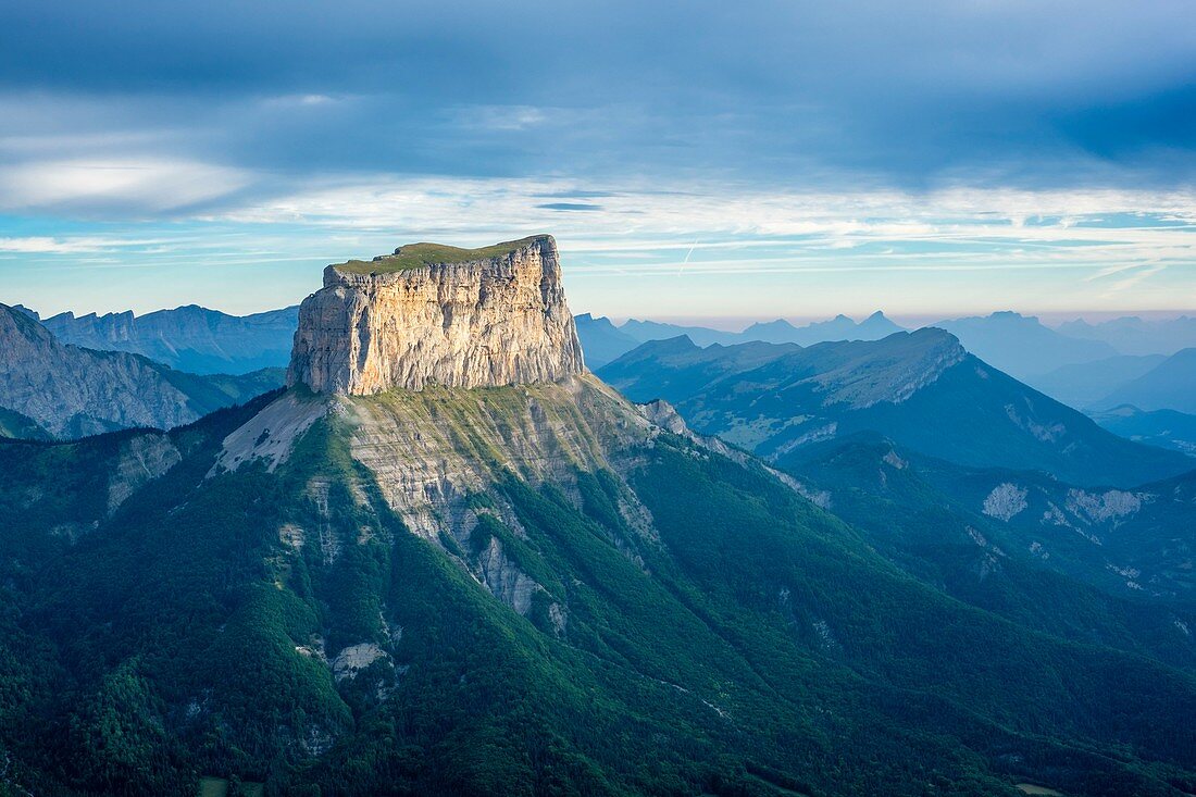 Frankreich, Isere, Vercors Regionaler Naturpark, Nationales Naturschutzgebiet des Vercors-Hochlandes, Mount Aiguille (Höhe: 2087 m)