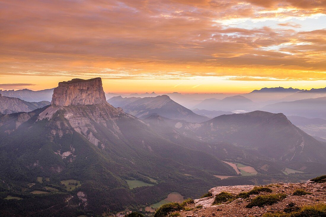 Frankreich, Isere, Vercors Regionaler Naturpark, Nationales Naturschutzgebiet des Vercors-Hochlandes, Mount Aiguille (Höhe: 2087 m)