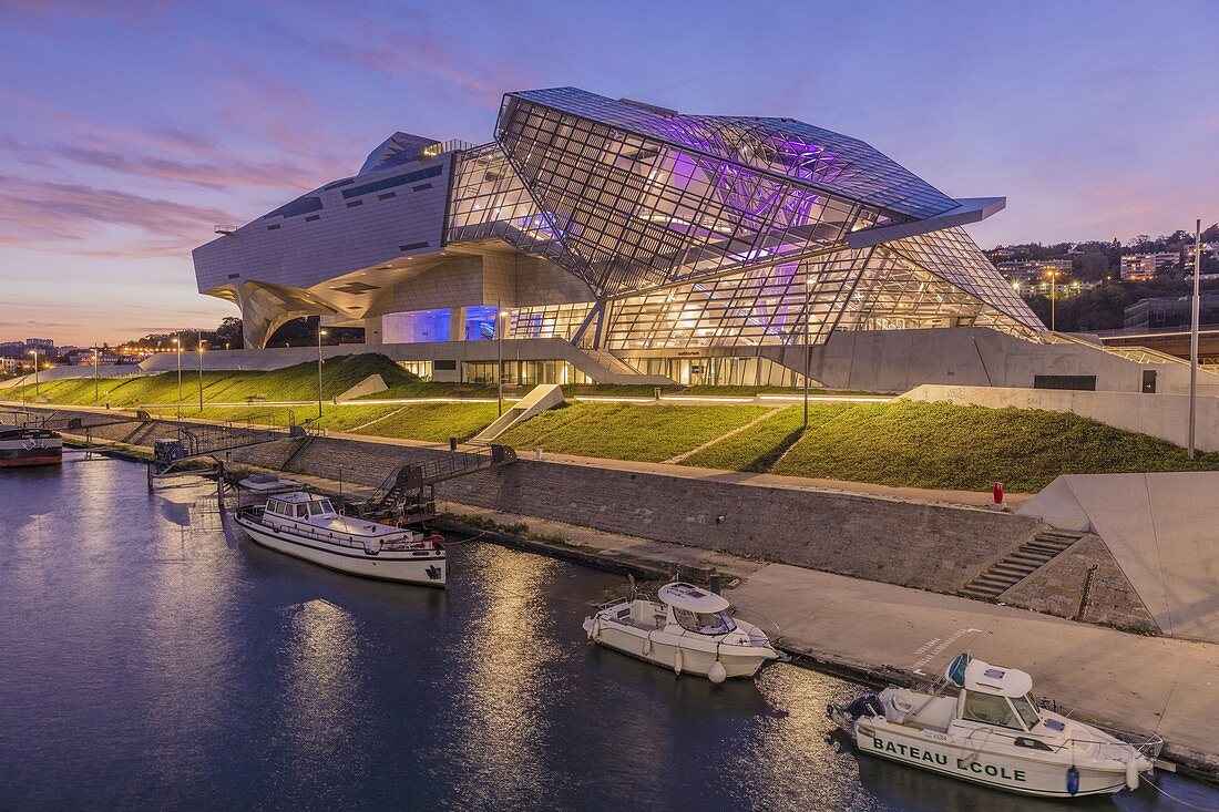 Frankreich, Rhone, Lyon, Distrikt La Confluence südlich des Presqu'ile, erstes vom WWF zertifiziertes französisches nachhaltiges Viertel. Das Musee des Confluences ist ein Wissenschaftszentrum und ein Anthropologiemuseum am Zusammenfluss von Rhone und Saone Österreichische Firma Coop Himmelb (l) au