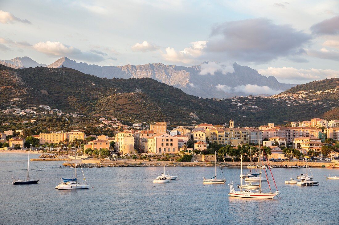 Frankreich, Haute-Corse, Balagne, île Rousse seit dem Leuchtturm von Pietra gesehen