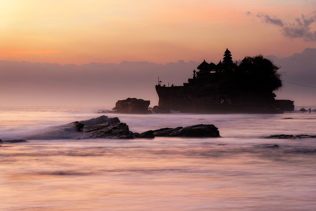 The tide sets in: The Hindu Tanah Lot Temple, Bali, Indonesia, Southeast Asia, Asia