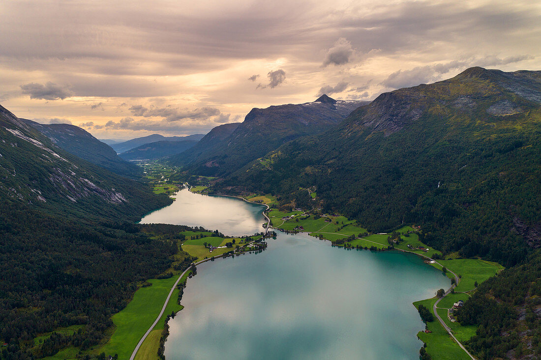 Stryn, See, Fjord, Oppstrynsvatnet, Luftaufnahme, Fjordnorwegen, Norwegen, Europa 