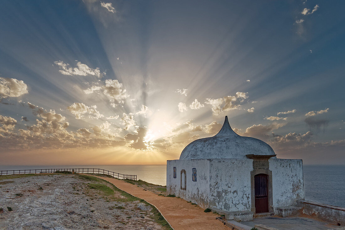 Die Kapelle Ermida da Memoria am Cabo Espichel, Atlantikküste, Portugal