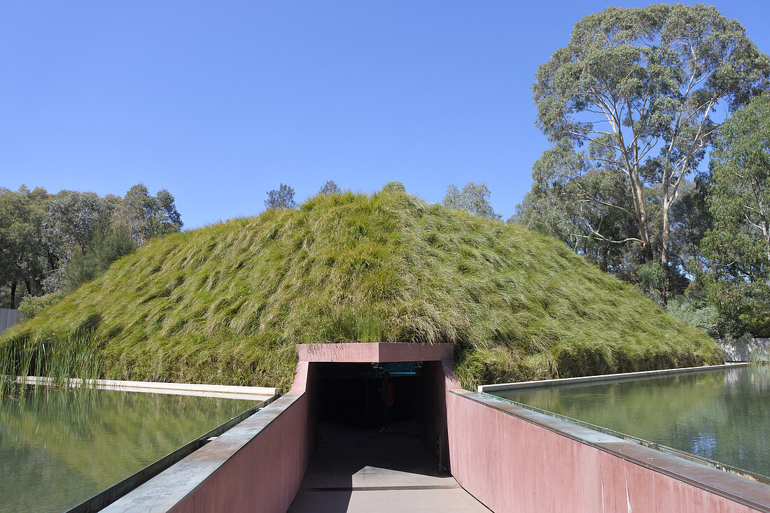 CANBERRA - 22. FEBRUAR 2019: Skyspace-Installation in der National Gallery of Australia in Canberra, Australia Capital Territory. Es ist das nationale Kunstmuseum von Australien mit mehr als 166.000 Kunstwerken.