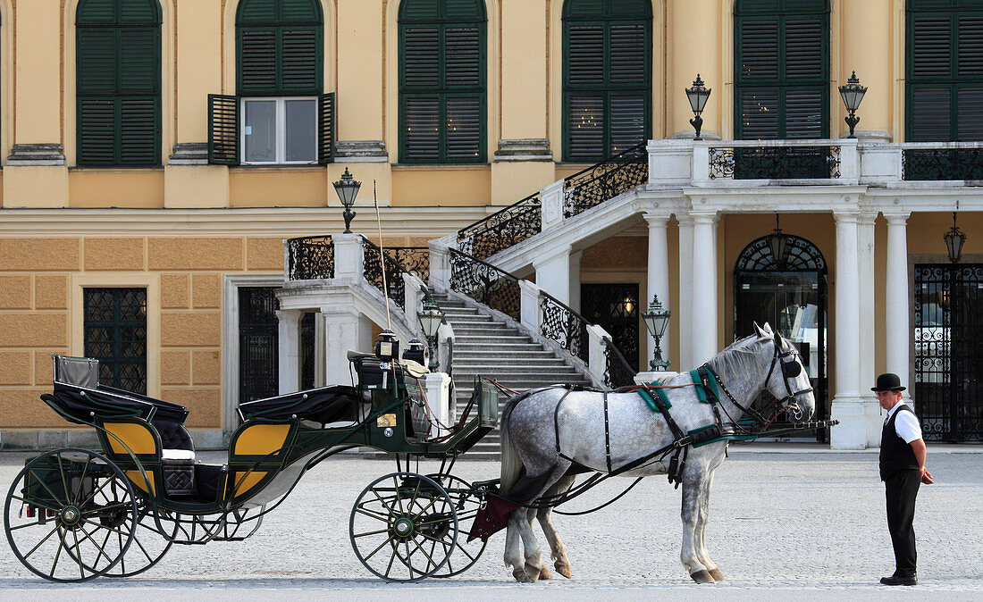 Austria, Vienna, Schönbrunn Palace, horse carriage, 