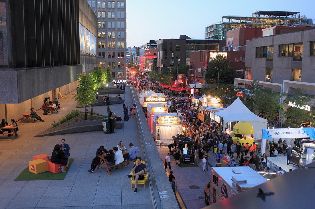 Kanada, Quebec, Montreal, Quartier des Spectacles, Place des Arts, Jazz Festival, Menschen