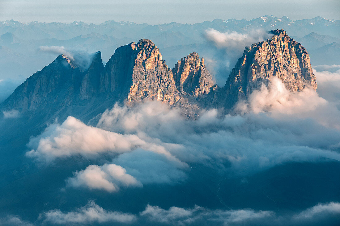 Sassolungo-Gruppe von Marmolada, Dolomiten, Trentino Südtirol, Italien gesehen