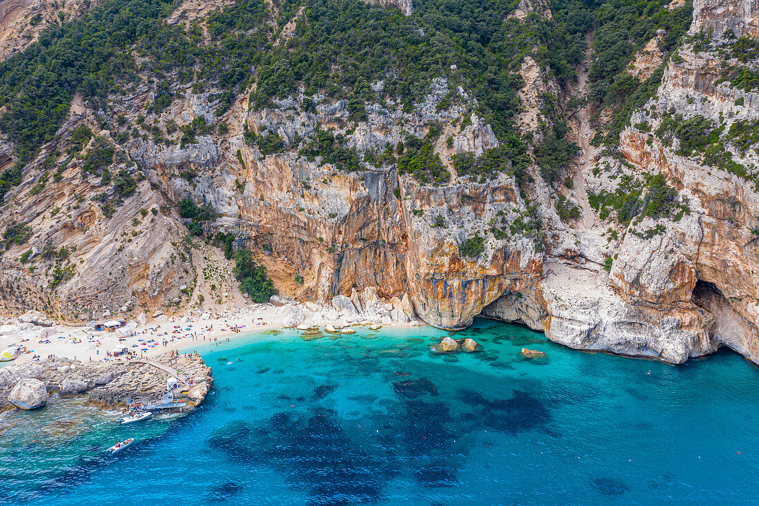 Der Strand Cala Mariolu im Golf von Orosei liegt zwischen Dorgali und Baunei, Nuoro, Sardinien, Italien
