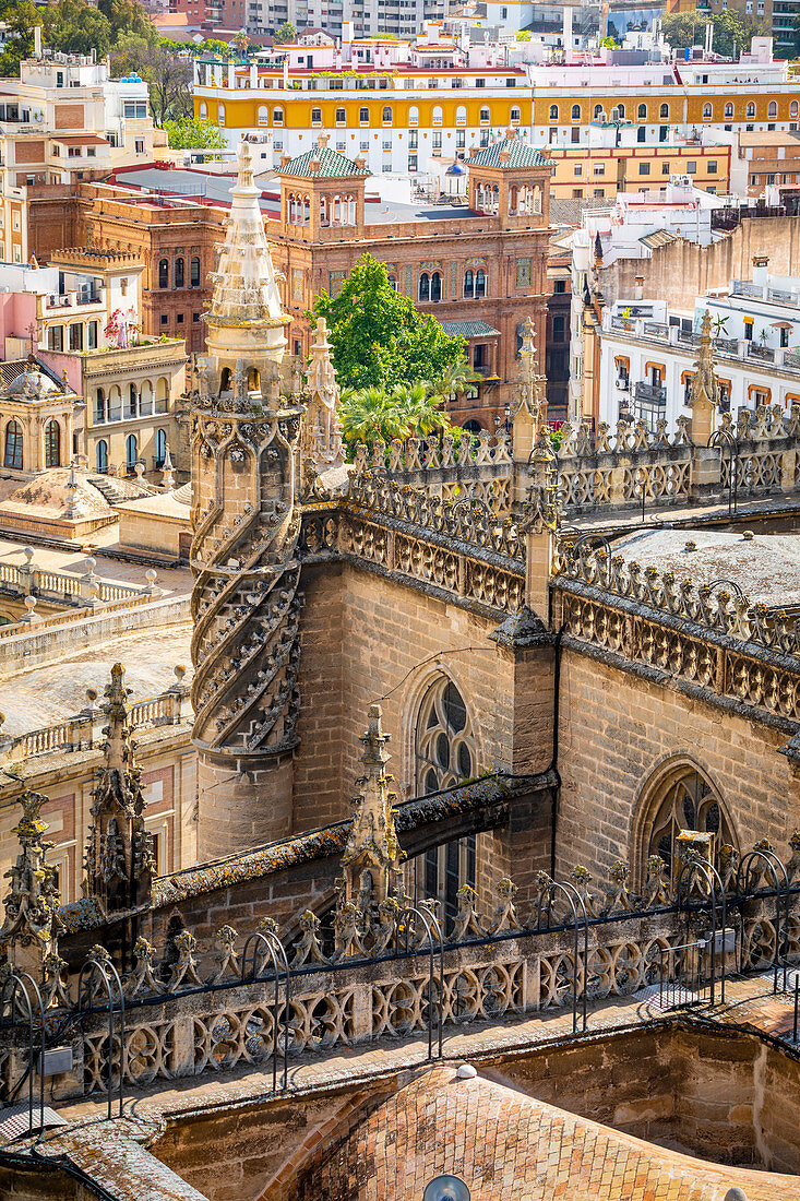 Eine hohe Aussicht auf Sevilla vom Giralda Tower. Kathedrale von Sevilla, Sevilla, Andalusien, Spanien