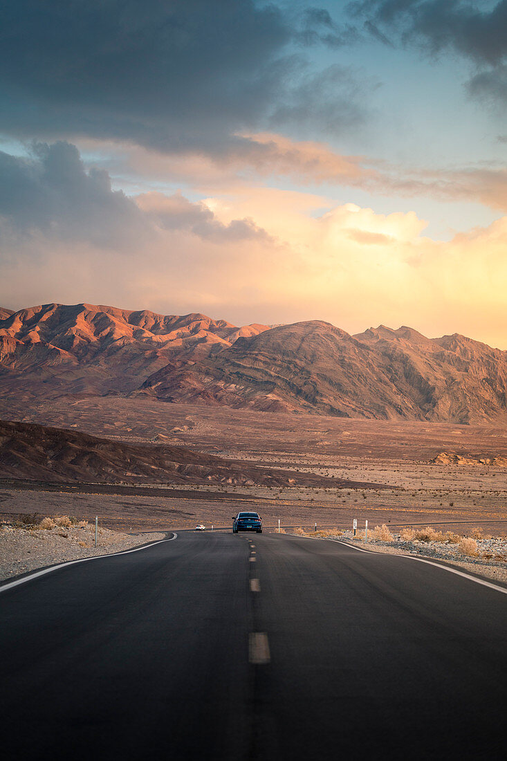 US 190 road, Death Valley National Park, California, USA