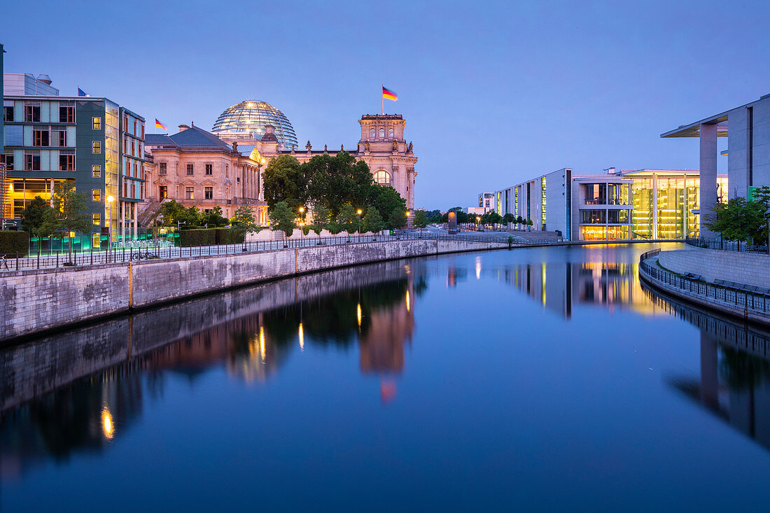 Berlin Mitte, Parlament mit Reichstag und Paul Lobe Haus, Mitte, Berlin