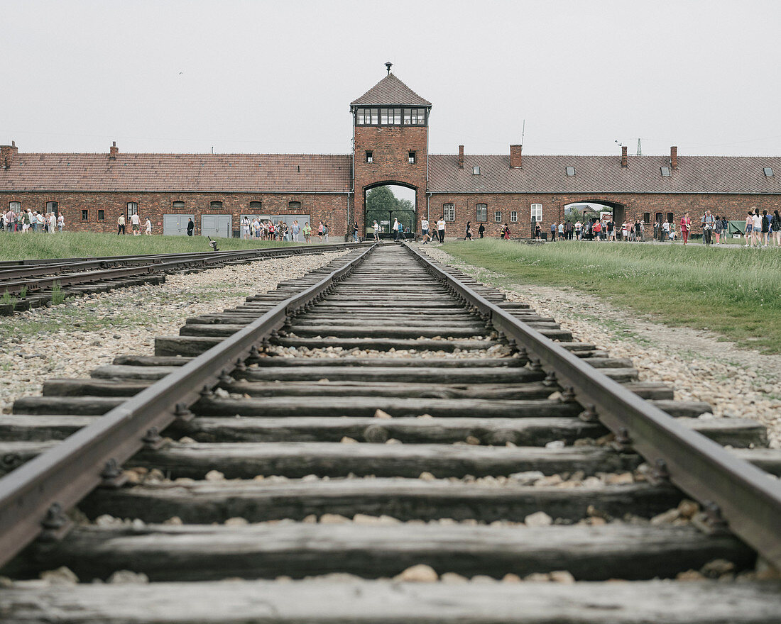 Eisenbahnschienen zum Konzentrationslager Birkenau, UNESCO-Weltkulturerbe, Auschwitz, Polen, Europa