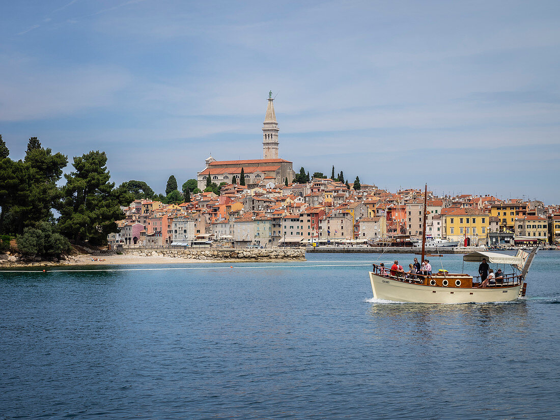 Excursion boat leaving harbour, Rovinj, Istria, Croatia, Europe