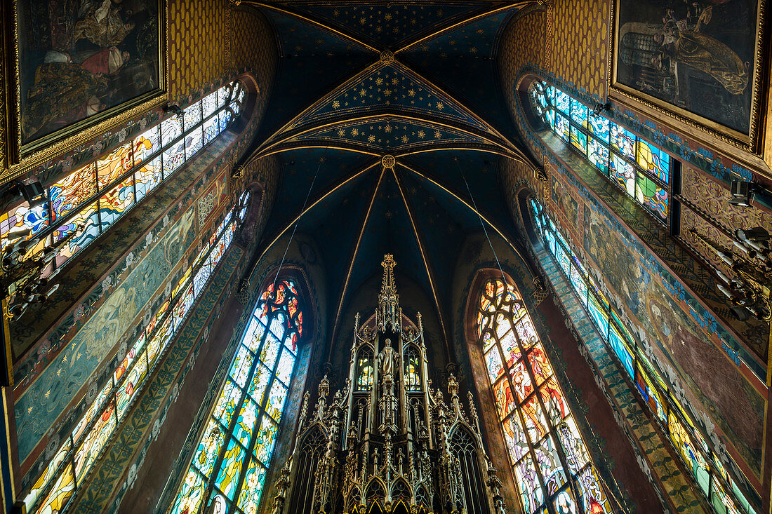 Innenansicht der Decke der Kirche des Heiligen Franziskus von Assisi, Krakau, Malopolskie, Polen, Europa