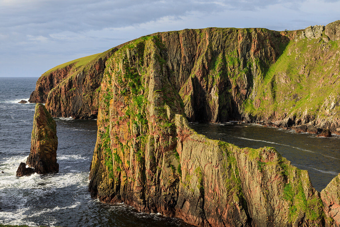 Westerwick, dramatic coastal views, red granite sea cliffs and stacks, West Mainland, Shetland Isles, Scotland, United Kingdom, Europe