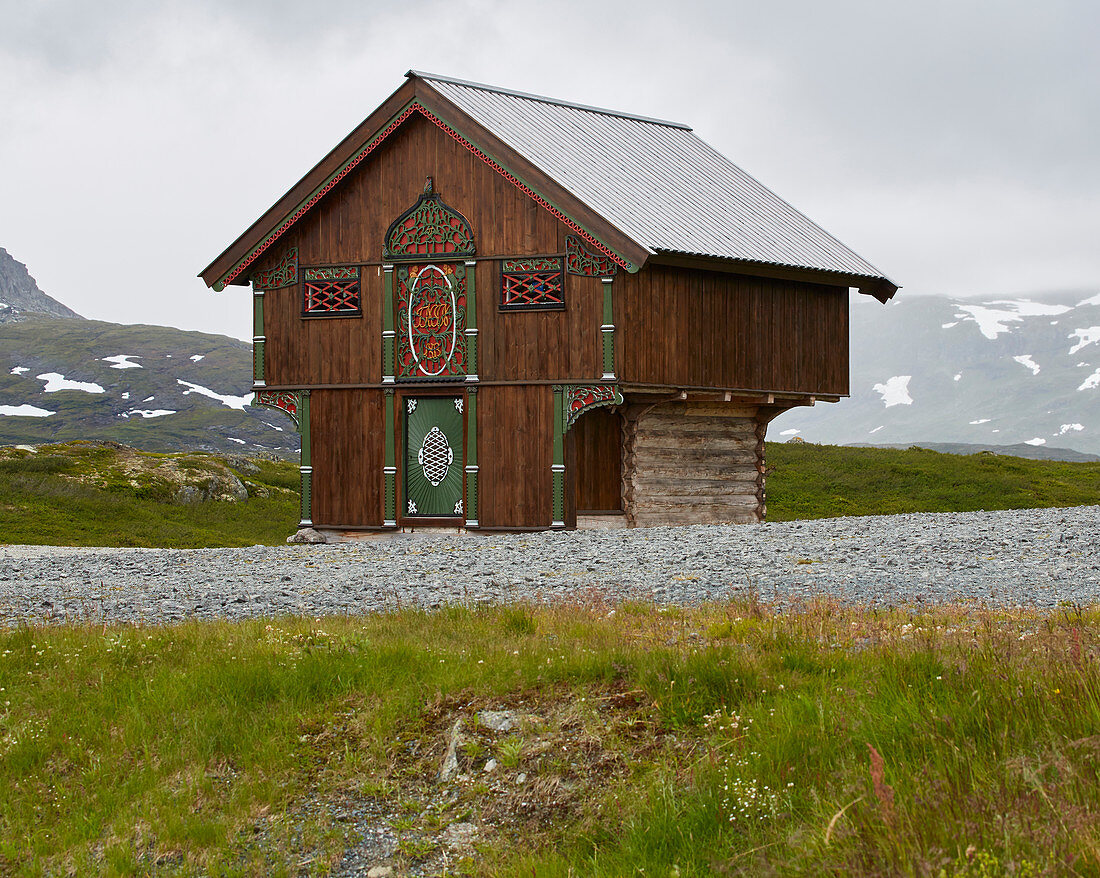 Haukelifjell, Haus im Telemarkstil beim Hotel Haukelifjell, Haukelivegen, Kjelavatnet, Telemark, Norwegen, Europa