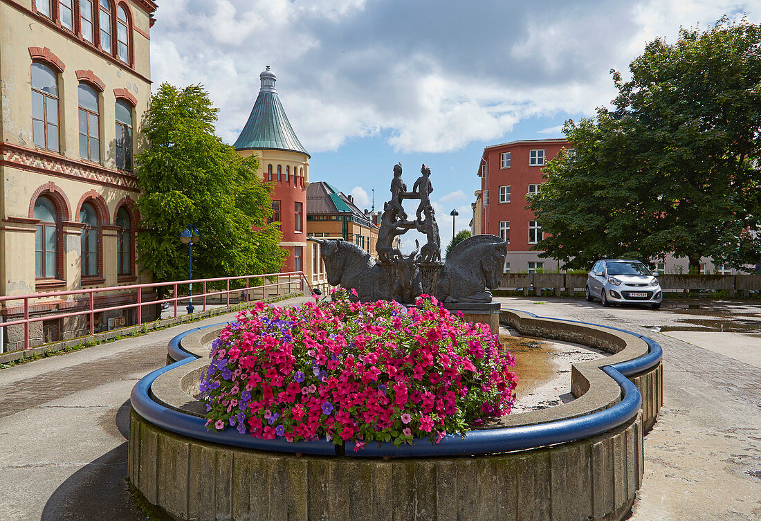 Kristiansand, Brunnen mit Skulptur in der Holbergs gata, Vest-Agder, Skagerak, Norwegen, Europa