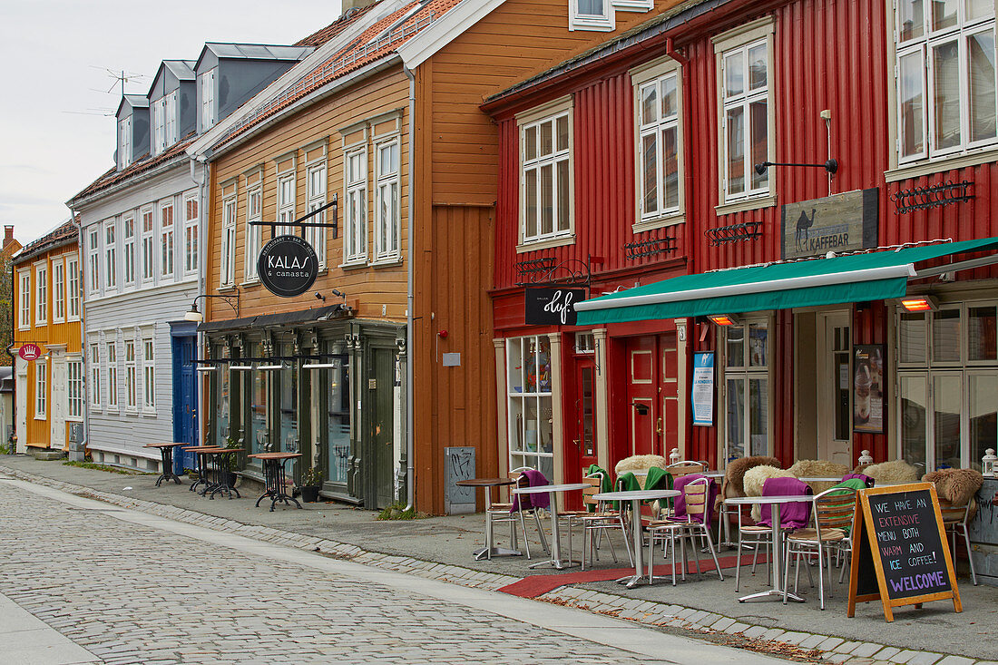 Trondheim, Wohnhäuser im Speicherviertel am Nidelva, Bakklandet, Provinz Sör-Tröndelag, Tröndelag, Norwegen, Europa