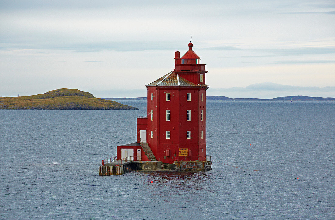 Kjeungskjaeret Fyr (Kjeungskjaer Fyr) lighthouse in Bjungfjorden near Uthaug, Sör-Trondelag Province, Trondelag, Norway, Europe