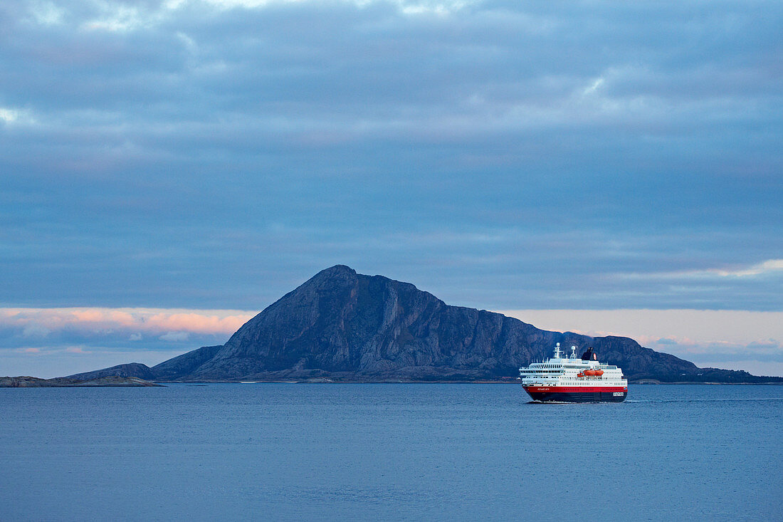 Hurtigruten ship Richard With in front of the island Bolga in the Rödöyfjorden, Rödöyfjord, Roedoeyfjorden, Roedoeyfjord, Helgeland coasts, Nordland province, Salten, Norway, Europe