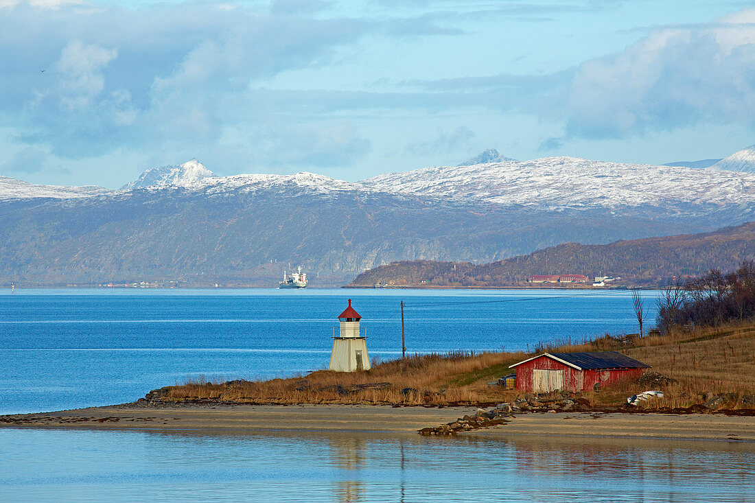 Landschaft bei Gibostad nahe Finnsnes am Gisundet, Insel Senja, Troms, Norwegen, Europa