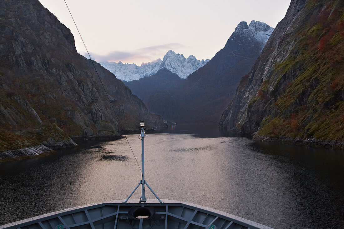 Abendstimmung im Trollfjord, Hurtigruten, Nordland, Lofoten, Norwegen, Europa