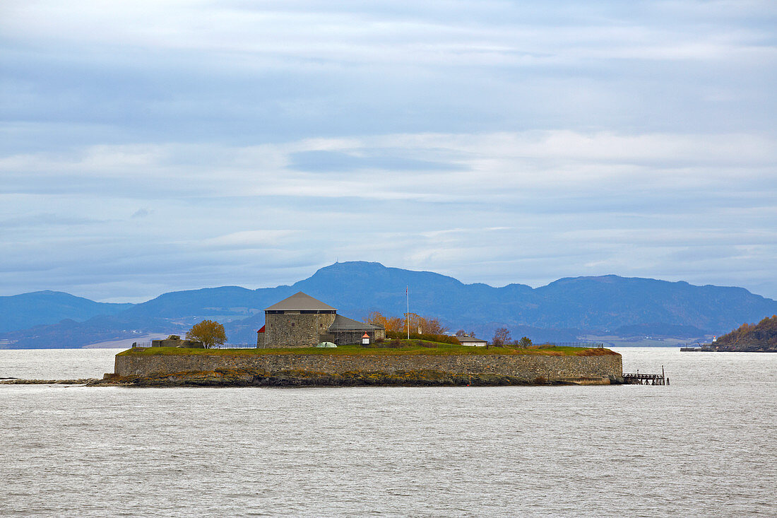 Munkholmen Fortress in front of Trondheim, Trondheimsfjorden, Trondheim, Soer-Troendelag Province, Troendelag, Norway, Europe