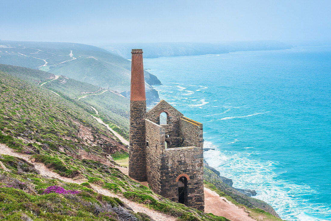 Towanroath Engine House, Teil der Wheal Coates Tin Mine, UNESCO-Weltkulturerbe, an der Küste von Cornwall in der Nähe von St. Agnes, Cornwall, England, Vereinigtes Königreich, Europa