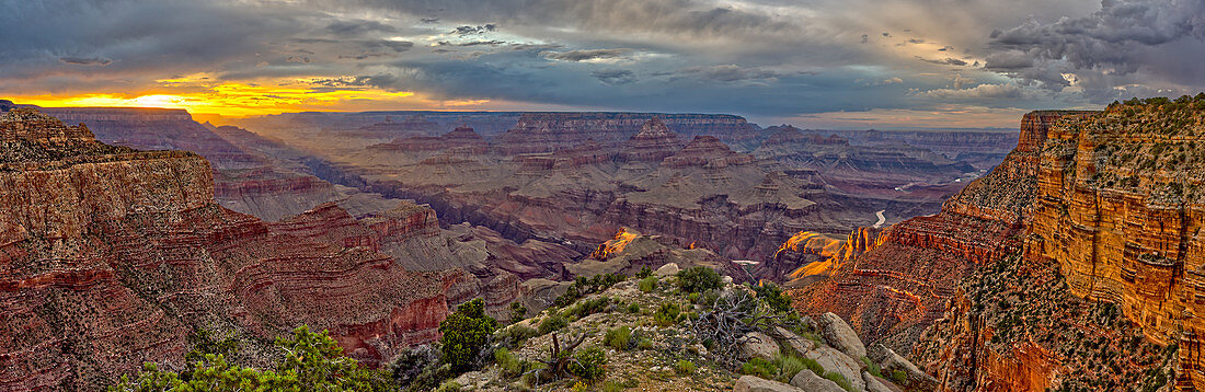 Grand Canyon view at sunset from the west side of Moran Point, Grand Canyon National Park, UNESCO World Heritage Site, Arizona, United States of America, North America