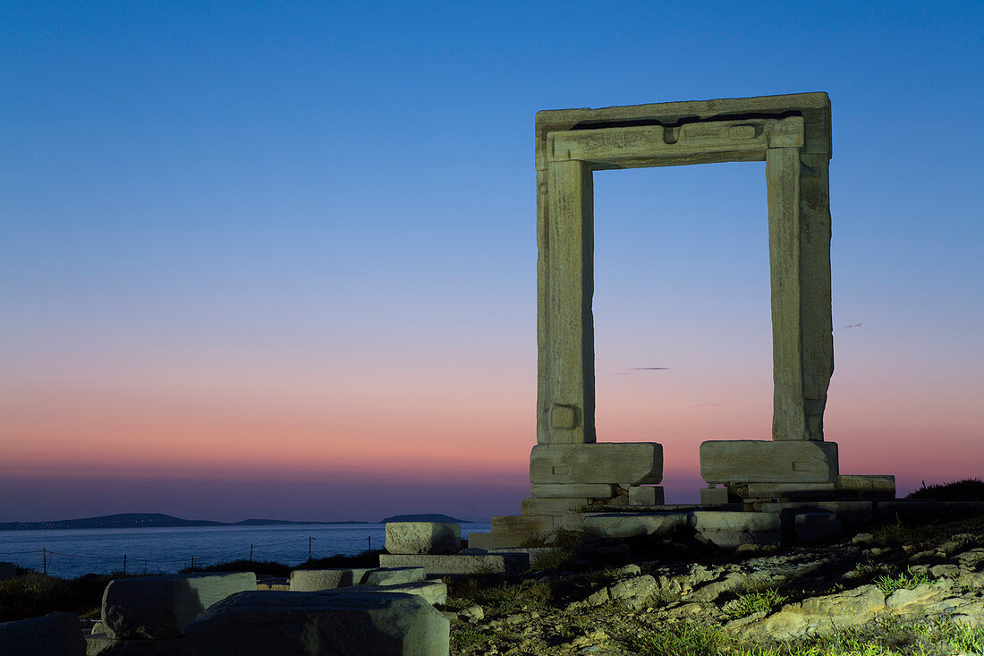 Evening, Temple of Apollo (Portara), Hora (Chora), Naxos Island, Cyclades Group, Greek Islands, Greece, Europe