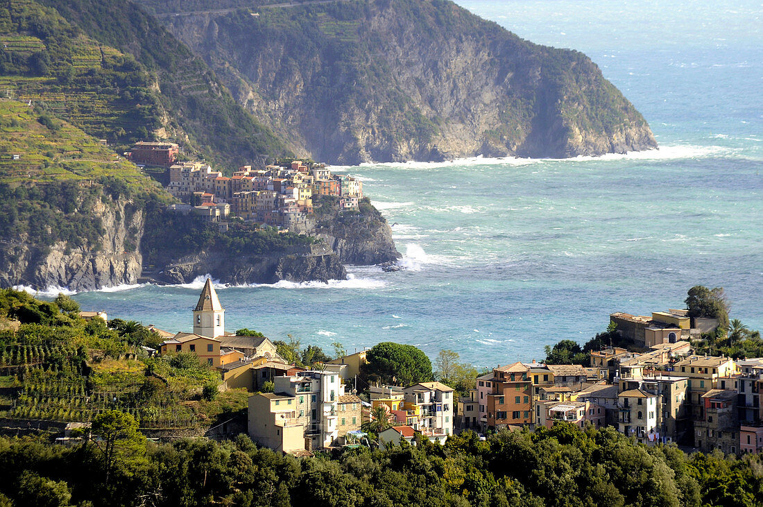 Corniglia und Manarola, Cinque Terre, Ostküste von Ligurien, Italien