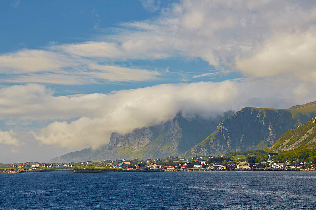 Blick nach Ramberg, Flakstadoeya, Lofoten, Nordland, Norwegen, Europa